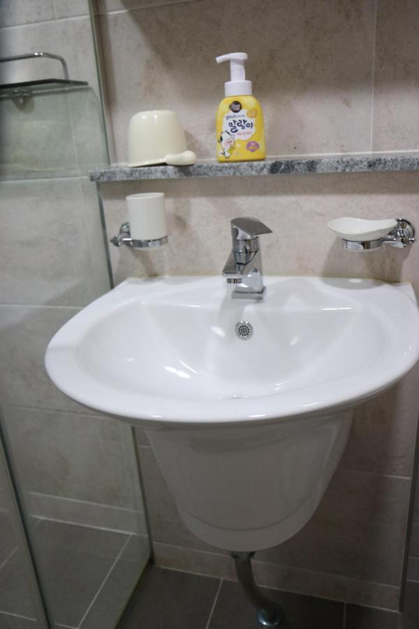 Hongdae Residence-2 1Min From Hongik Uni Station Exit #1 Seoul Ngoại thất bức ảnh